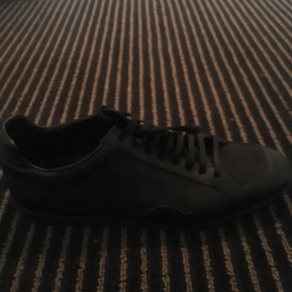Gucci low top sneakers
